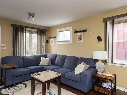 236 Pruden Street, Thunder Bay, ON - Indoor Photo Showing Living Room
