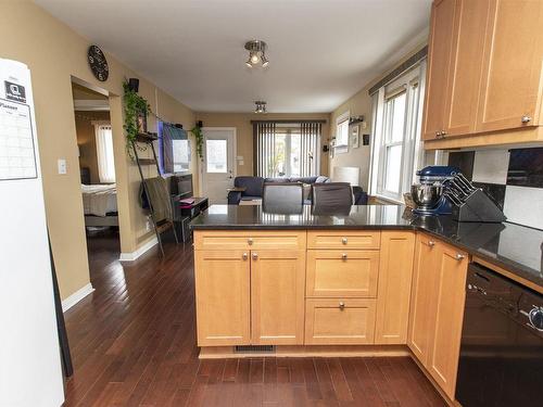236 Pruden Street, Thunder Bay, ON - Indoor Photo Showing Kitchen