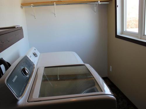 103 Willow Court, Rainy River, ON - Indoor Photo Showing Laundry Room