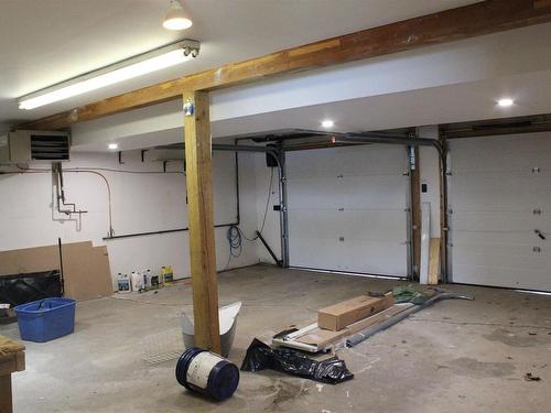 103 Willow Court, Rainy River, ON - Indoor Photo Showing Garage
