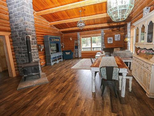 4086 Dixon Creek Road, Barriere, BC - Indoor Photo Showing Living Room With Fireplace