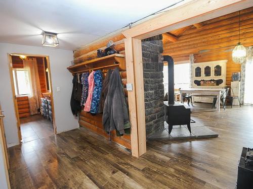 4086 Dixon Creek Road, Barriere, BC - Indoor Photo Showing Other Room