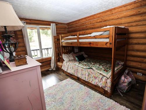 4086 Dixon Creek Road, Barriere, BC - Indoor Photo Showing Bedroom