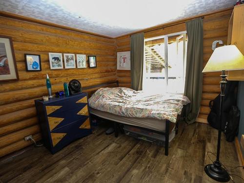 4086 Dixon Creek Road, Barriere, BC - Indoor Photo Showing Bedroom