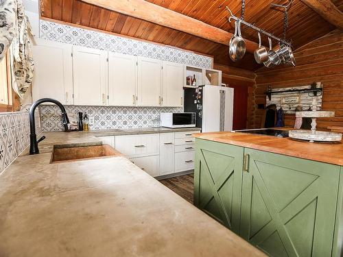 4086 Dixon Creek Road, Barriere, BC - Indoor Photo Showing Kitchen