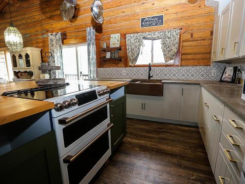 4086 Dixon Creek Road, Barriere, BC - Indoor Photo Showing Kitchen