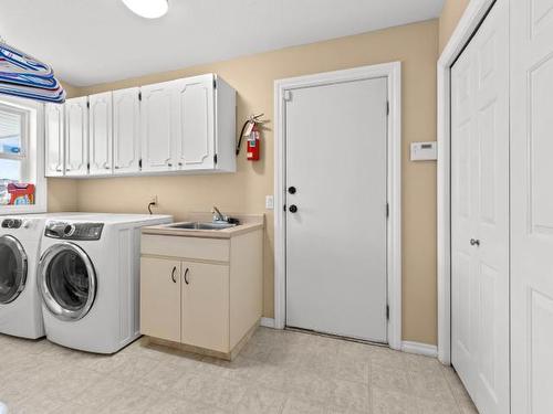 2116 Garymede Drive, Kamloops, BC - Indoor Photo Showing Laundry Room