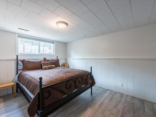 1013 Dundas Street, Kamloops, BC - Indoor Photo Showing Bedroom