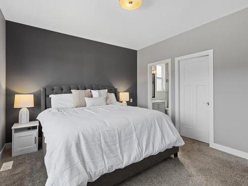 1523 Emerald Drive, Kamloops, BC - Indoor Photo Showing Bedroom