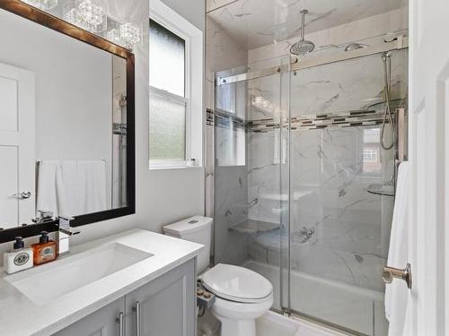 1523 Emerald Drive, Kamloops, BC - Indoor Photo Showing Bathroom