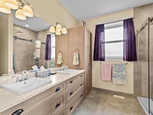 3010 Hilton Drive, Merritt, BC - Indoor Photo Showing Bathroom