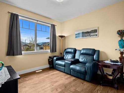 3010 Hilton Drive, Merritt, BC - Indoor Photo Showing Living Room