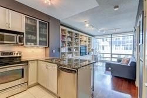 619-438 King St W, Toronto, ON - Indoor Photo Showing Kitchen With Stainless Steel Kitchen