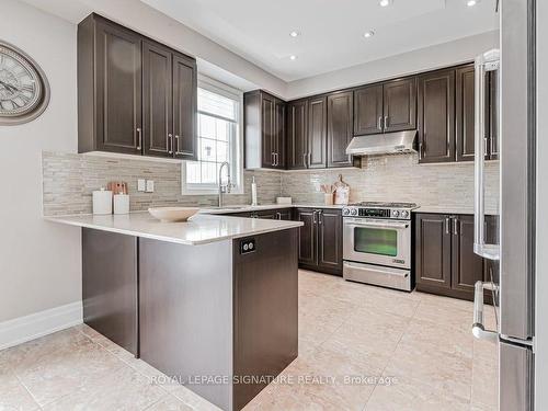 316 Rita'S Ave, Newmarket, ON - Indoor Photo Showing Kitchen With Upgraded Kitchen