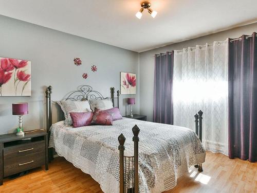 Chambre Ã  coucher principale - 144  - 146 Rue St-Georges, Saint-Charles-Borromée, QC - Indoor Photo Showing Bedroom