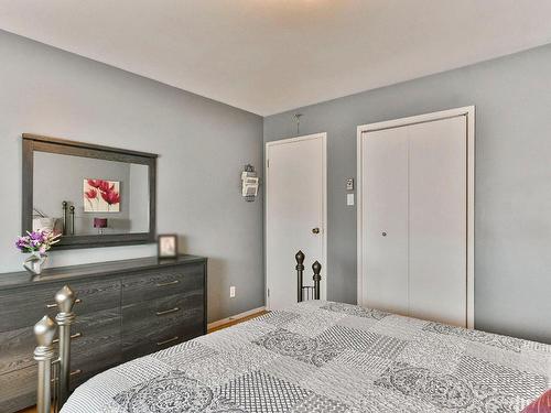 Chambre Ã  coucher principale - 144  - 146 Rue St-Georges, Saint-Charles-Borromée, QC - Indoor Photo Showing Bedroom