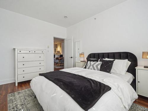 Chambre Ã  coucher principale - 103-100 Rue Cartier, Saint-Lambert, QC - Indoor Photo Showing Bedroom