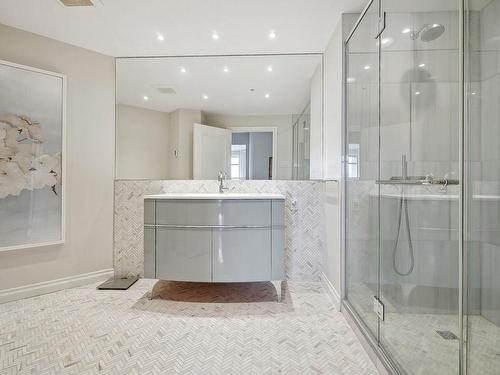 Salle de bains attenante Ã  la CCP - 402-1400 Crois. Merit, Mont-Royal, QC - Indoor Photo Showing Bathroom