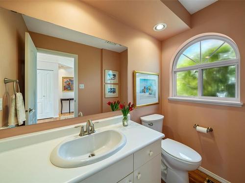429 Seaview Way, Cobble Hill, BC - Indoor Photo Showing Bathroom
