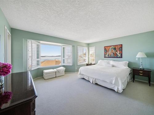 429 Seaview Way, Cobble Hill, BC - Indoor Photo Showing Bedroom