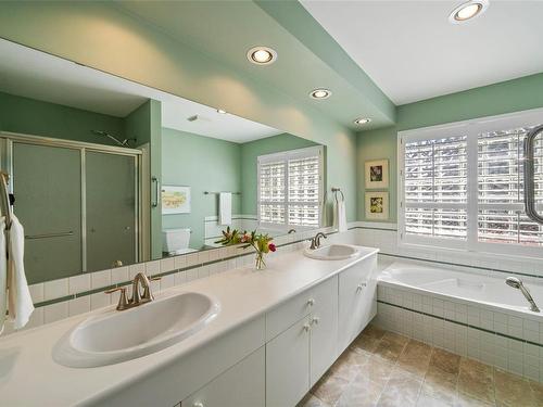 429 Seaview Way, Cobble Hill, BC - Indoor Photo Showing Bathroom