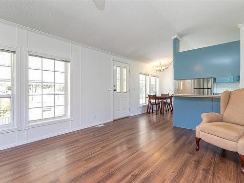 7600 Westholme Rd, Duncan, BC - Indoor Photo Showing Living Room