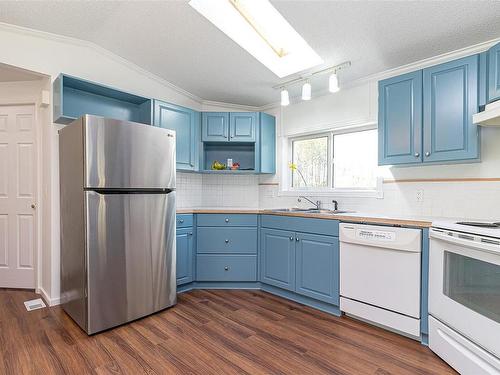 7600 Westholme Rd, Duncan, BC - Indoor Photo Showing Kitchen