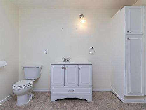 7600 Westholme Rd, Duncan, BC - Indoor Photo Showing Bathroom
