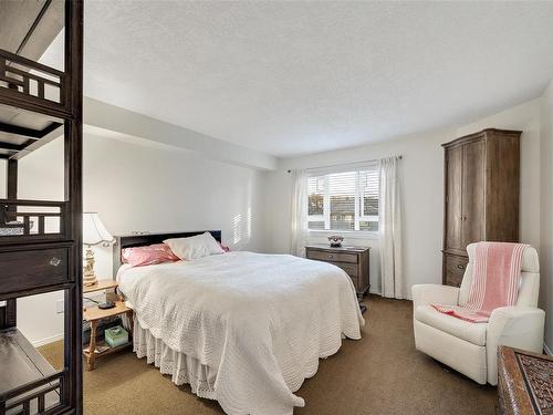 307-951 Topaz Ave, Victoria, BC - Indoor Photo Showing Bedroom