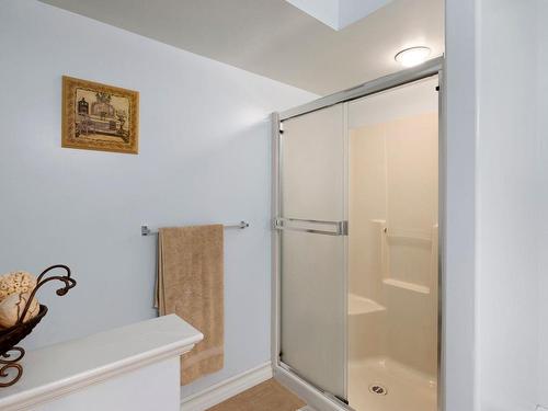 2049 Herd Rd, Duncan, BC - Indoor Photo Showing Bathroom