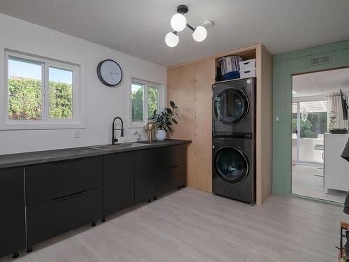 646 Brice Ave, Parksville, BC - Indoor Photo Showing Laundry Room