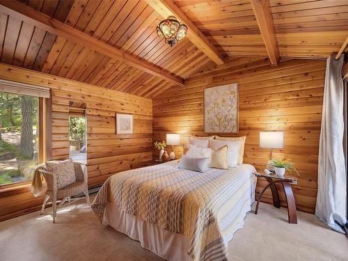 5202 Fork Lake Rd, Highlands, BC - Indoor Photo Showing Bedroom