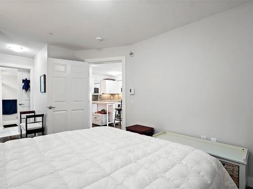 302-917 Avrill Rd, Langford, BC - Indoor Photo Showing Bedroom