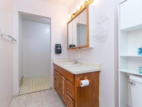 1356 Finlayson St, Victoria, BC - Indoor Photo Showing Bathroom