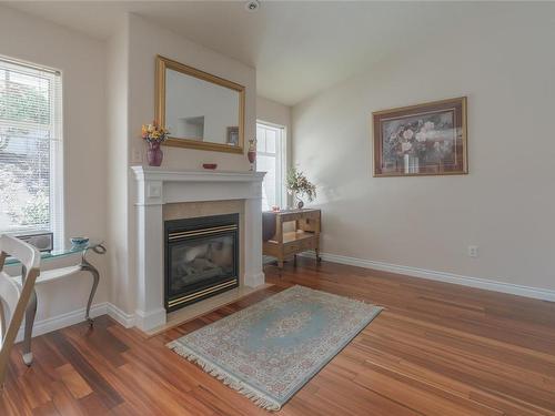 6161 Rosecroft Pl, Nanaimo, BC - Indoor Photo Showing Living Room With Fireplace