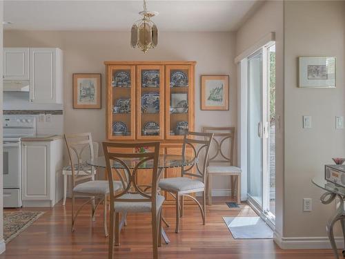 6161 Rosecroft Pl, Nanaimo, BC - Indoor Photo Showing Dining Room