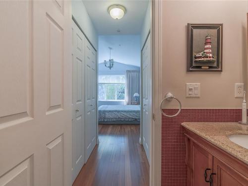 6161 Rosecroft Pl, Nanaimo, BC - Indoor Photo Showing Bathroom