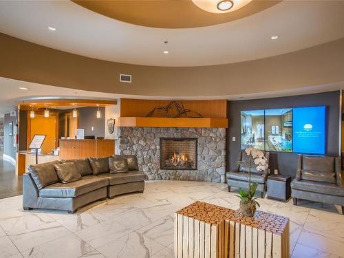 129D-181 Beachside Dr, Parksville, BC - Indoor Photo Showing Living Room With Fireplace