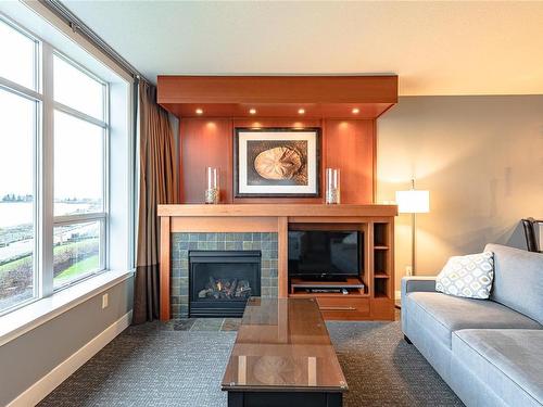 129D-181 Beachside Dr, Parksville, BC - Indoor Photo Showing Living Room With Fireplace