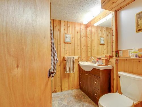4329 Alderwood Dr, Port Alberni, BC - Indoor Photo Showing Bathroom
