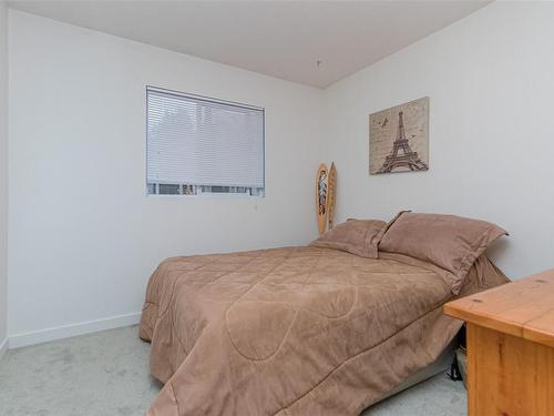 5580 Island Hwy West, Qualicum Beach, BC - Indoor Photo Showing Bedroom