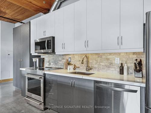 305-68 Broadview Ave, Toronto, ON - Indoor Photo Showing Kitchen With Upgraded Kitchen