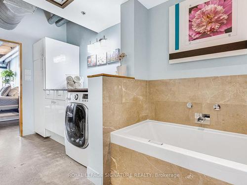 305-68 Broadview Ave, Toronto, ON - Indoor Photo Showing Laundry Room