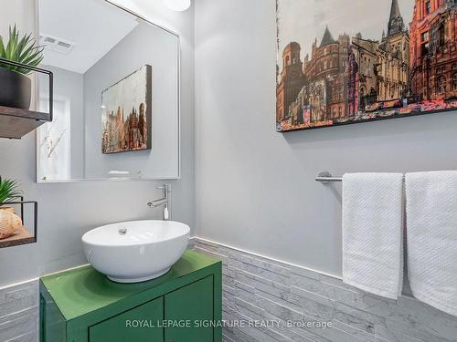 305-68 Broadview Ave, Toronto, ON - Indoor Photo Showing Bathroom
