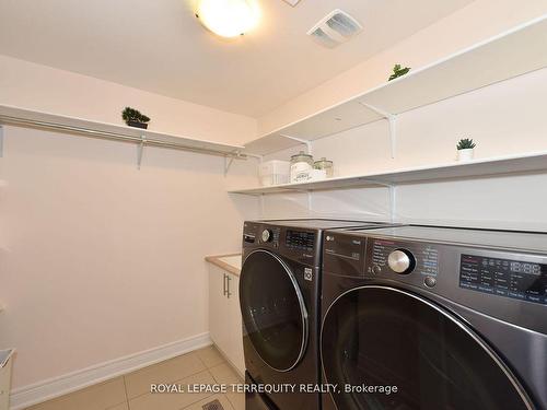 Vaughan, ON - Indoor Photo Showing Laundry Room