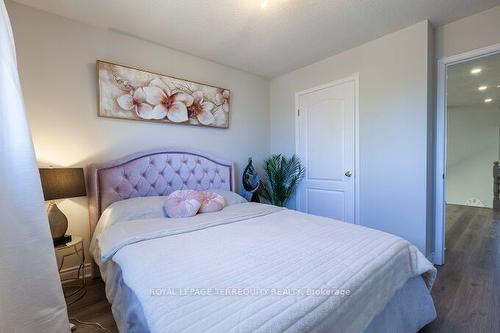 47 Cove Cres, Hamilton, ON - Indoor Photo Showing Bedroom