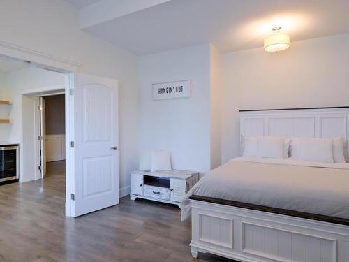 7345 Pointe Sage Drive, Coldstream, BC - Indoor Photo Showing Bedroom