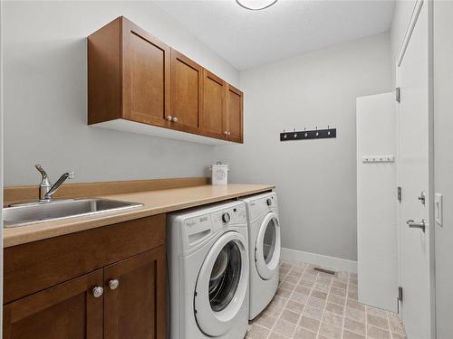 13009 Gibbons Drive, Lake Country, BC - Indoor Photo Showing Laundry Room