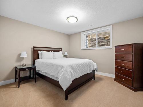 13009 Gibbons Drive, Lake Country, BC - Indoor Photo Showing Bedroom