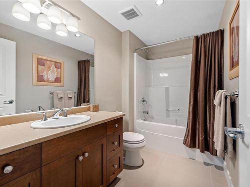 13009 Gibbons Drive, Lake Country, BC - Indoor Photo Showing Bathroom
